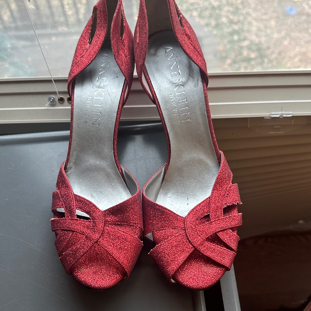 Anne Klein Glittering Red Heels—Made it Italy, Leather bottoms SIZE 8.5